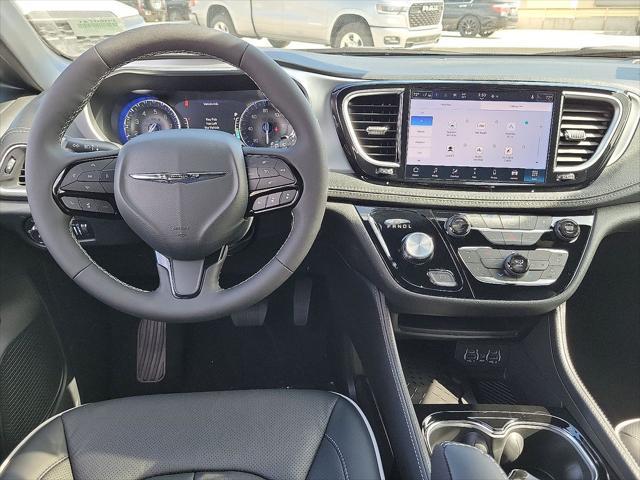 Photo of 2025 Bright White Clearcoat Chrysler Pacifica