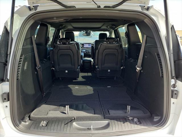 Photo of 2025 Bright White Clearcoat Chrysler Pacifica