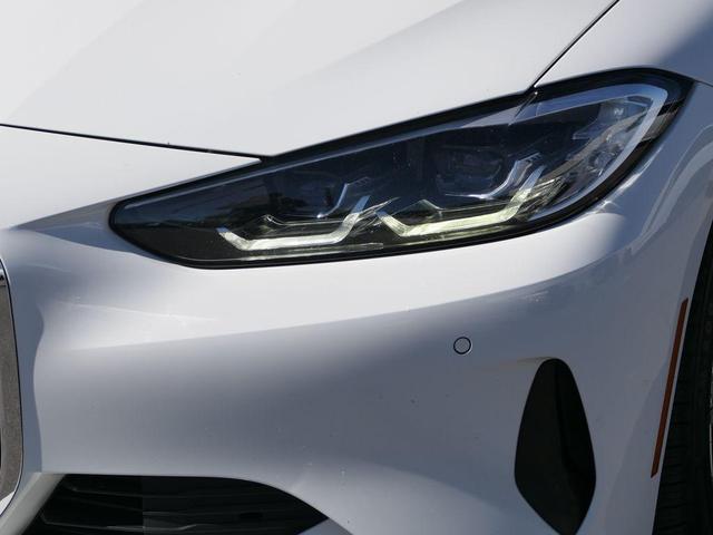 Photo of 2023 Alpine White BMW 430