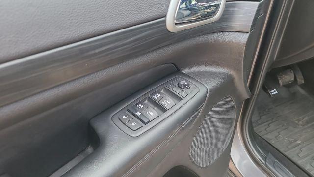 Photo of 2020 Gray Jeep Grand Cherokee