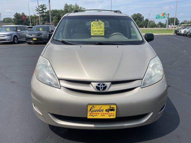 Photo of 2010 Desert Sand Mica Toyota Sienna