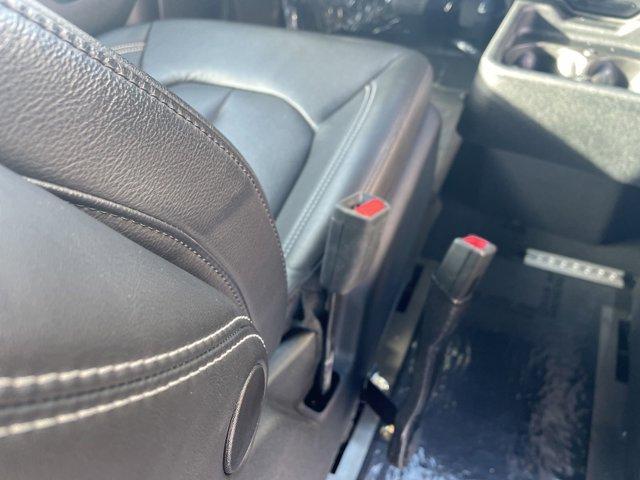 Photo of 2022 Bright White Clearcoat Chrysler Pacifica