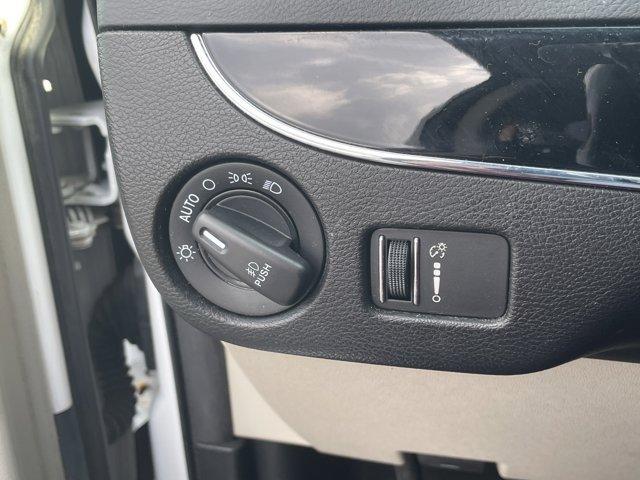 Photo of 2019 White Knuckle Clearcoat Dodge Grand Caravan