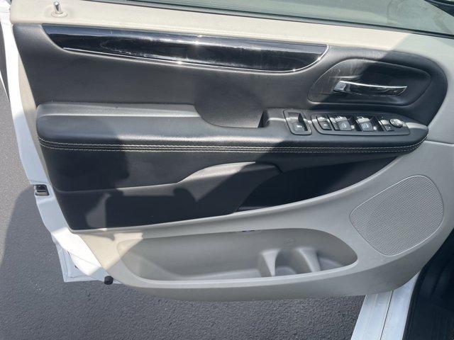 Photo of 2019 White Knuckle Clearcoat Dodge Grand Caravan