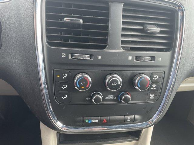 Photo of 2019 White Knuckle Clearcoat Dodge Grand Caravan