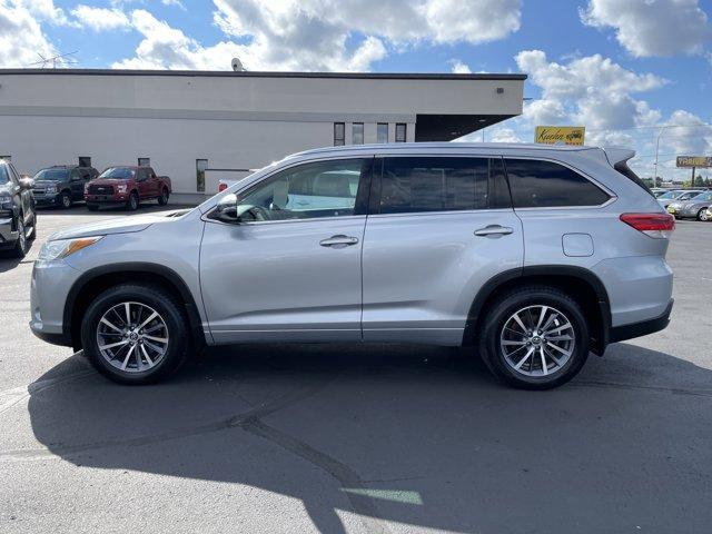Photo of 2017 Celestial Silver Metallic Toyota Highlander