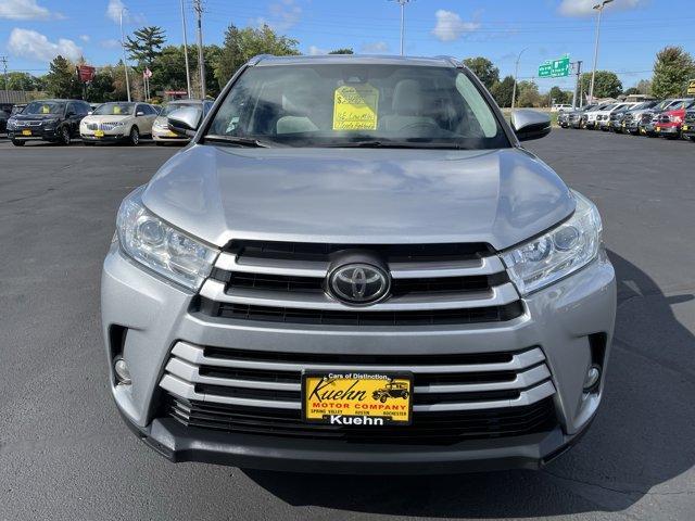 Photo of 2017 Celestial Silver Metallic Toyota Highlander