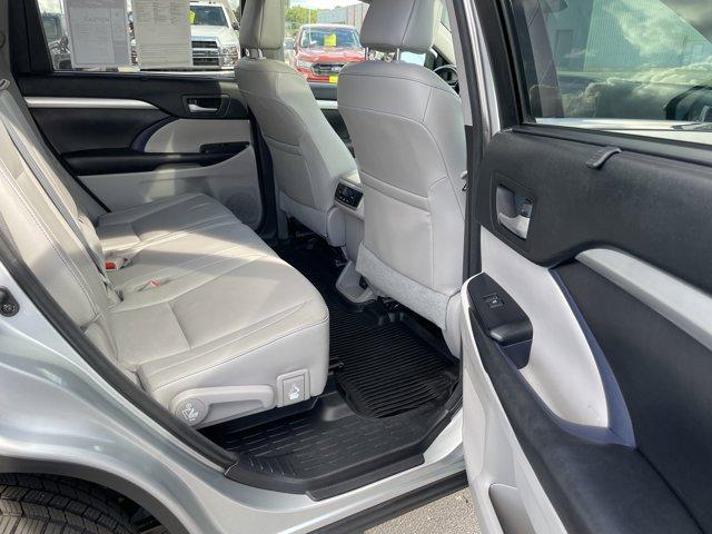 Photo of 2017 Celestial Silver Metallic Toyota Highlander