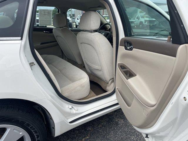 Photo of 2007 White Chevrolet Impala