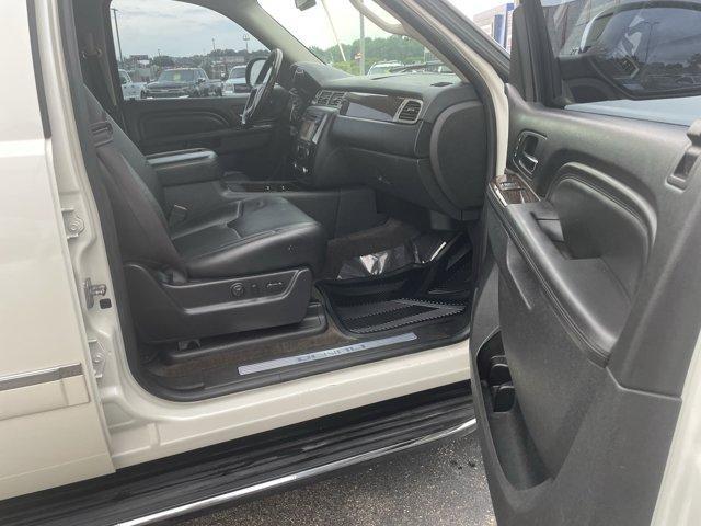 Photo of 2014 White Diamond Tri-Coat GMC Yukon XL