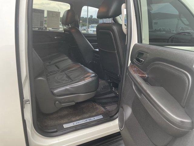 Photo of 2014 White Diamond Tri-Coat GMC Yukon XL