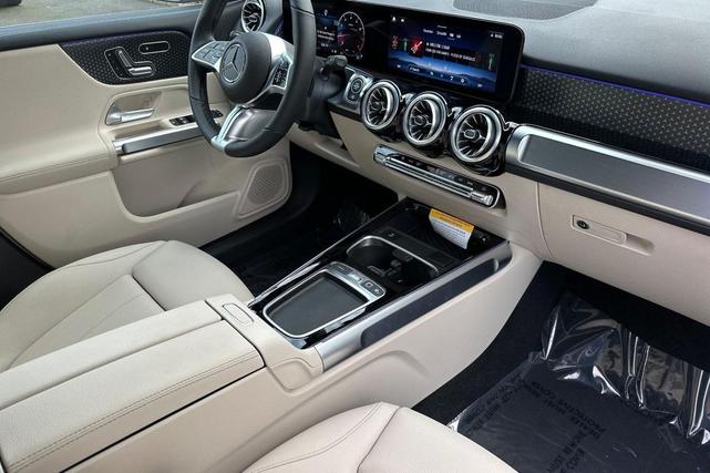 Photo of 2025 Polar White Mercedes-Benz GLB 250