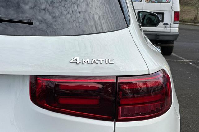 Photo of 2025 Polar White Mercedes-Benz GLB 250