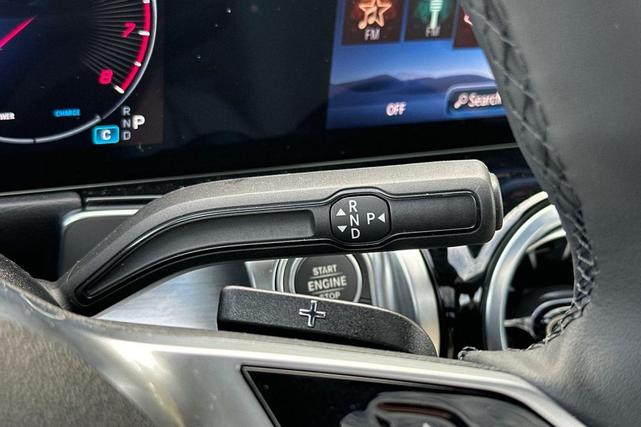 Photo of 2025 Polar White Mercedes-Benz GLB 250
