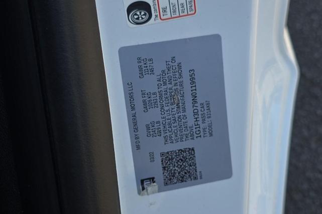 Photo of 2022 Summit White Chevrolet Camaro