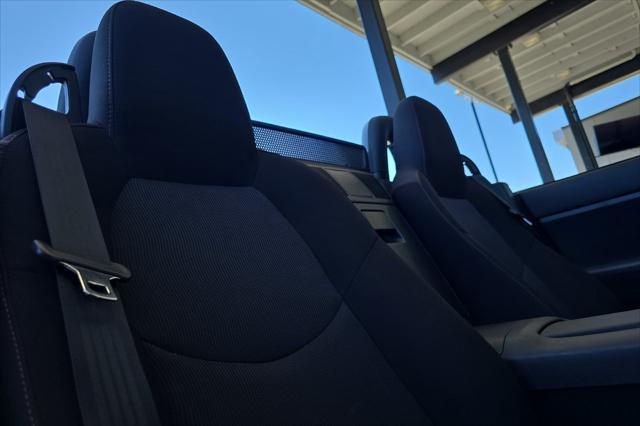 Photo of 2013 Liquid Silver Metallic Mazda MX-5 Miata