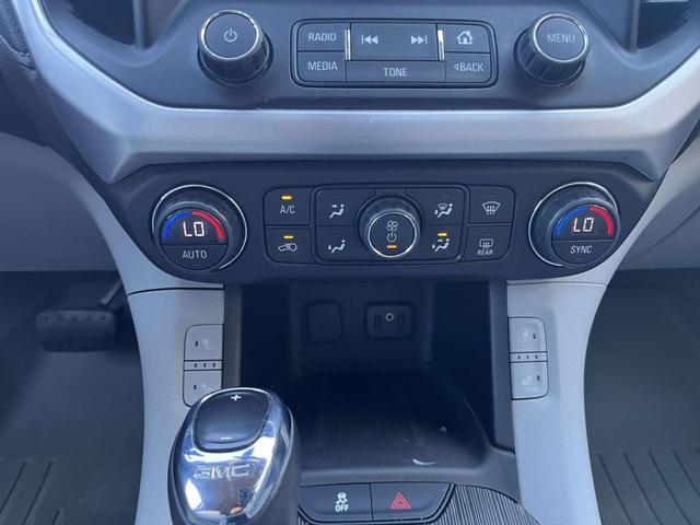 Photo of 2019 White Frost Tricoat GMC Acadia