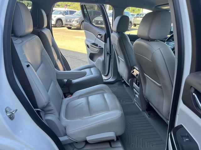 Photo of 2019 White Frost Tricoat GMC Acadia