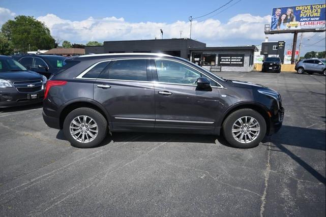Photo of 2017 Gray Cadillac XT5
