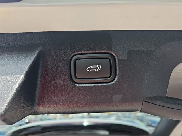 Photo of 2025 Shimmering Silver Hyundai TUCSON