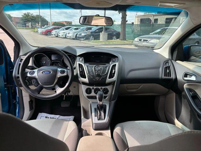 Photo of 2014 Blue Ford Focus