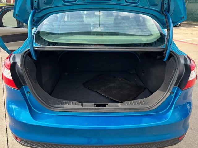 Photo of 2014 Blue Ford Focus