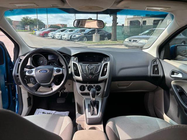 Photo of 2014 Blue Ford Focus
