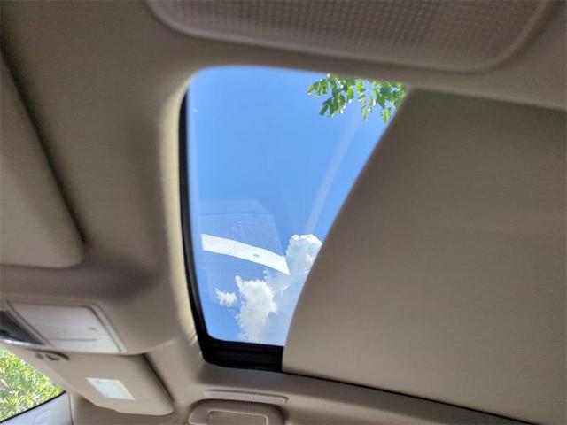 Photo of 2025 Platinum White Pearl Acura MDX