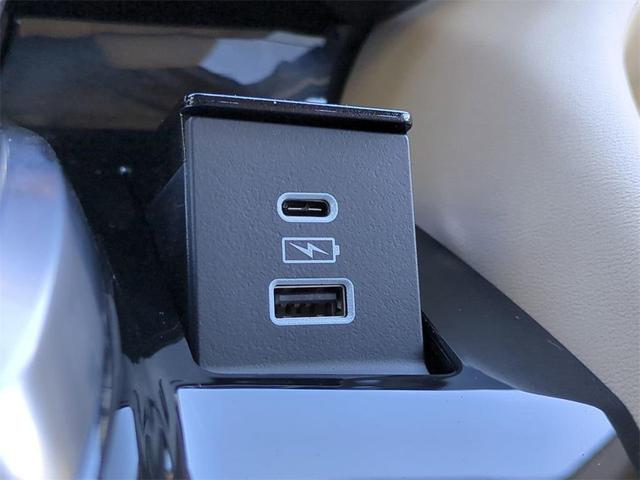 Photo of 2025 Platinum White Pearl Acura MDX