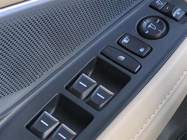 Photo of 2025 Platinum White Pearl Acura MDX