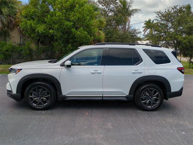 Photo of 2024 Platinum White Pearl Honda Pilot