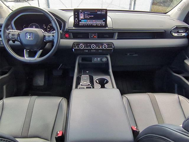 Photo of 2024 Platinum White Pearl Honda Pilot