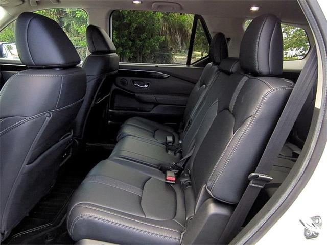 Photo of 2024 Platinum White Pearl Honda Pilot