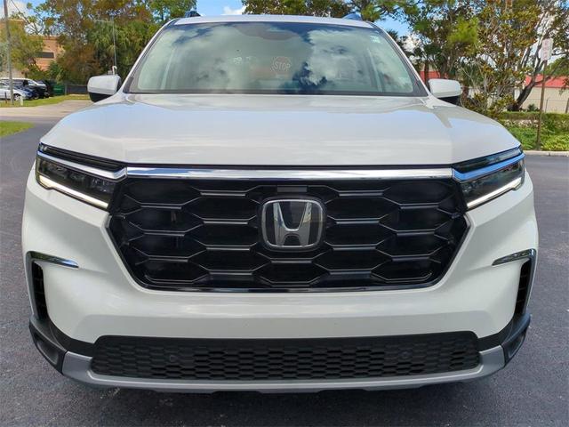 Photo of 2024 Platinum White Pearl Honda Pilot