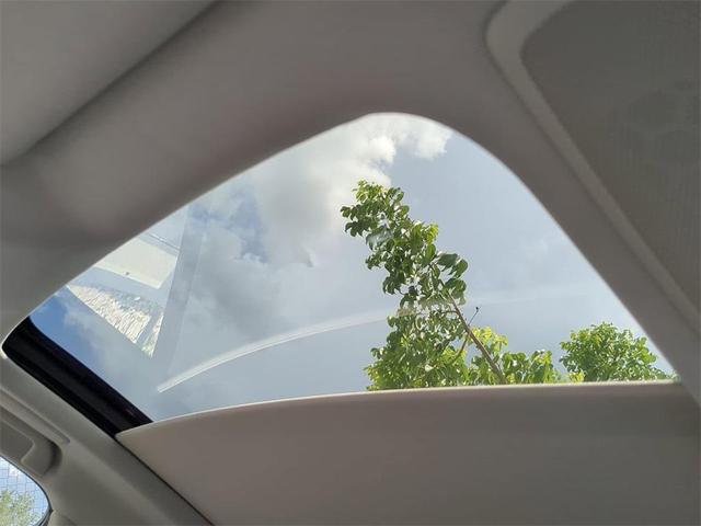 Photo of 2025 Platinum White Pearl Acura RDX