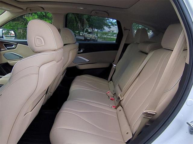 Photo of 2021 Platinum White Pearl Acura RDX