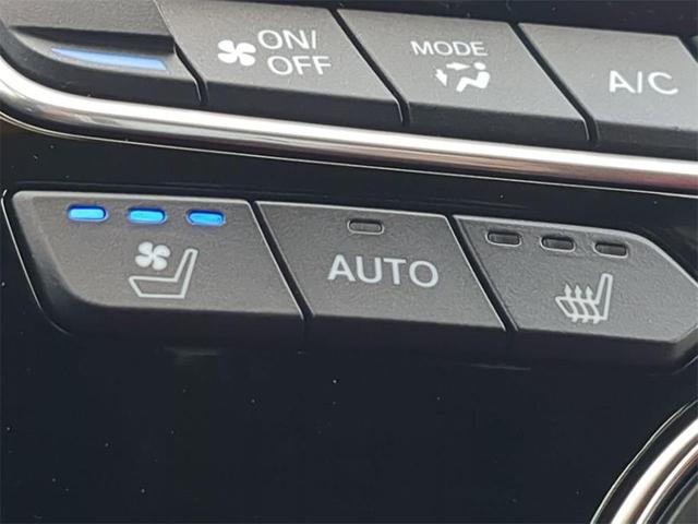 Photo of 2025 Platinum White Pearl Acura RDX