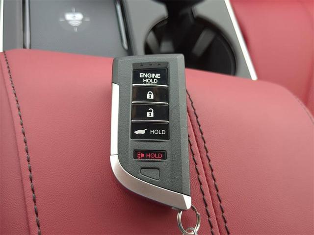Photo of 2025 Platinum White Pearl Acura RDX