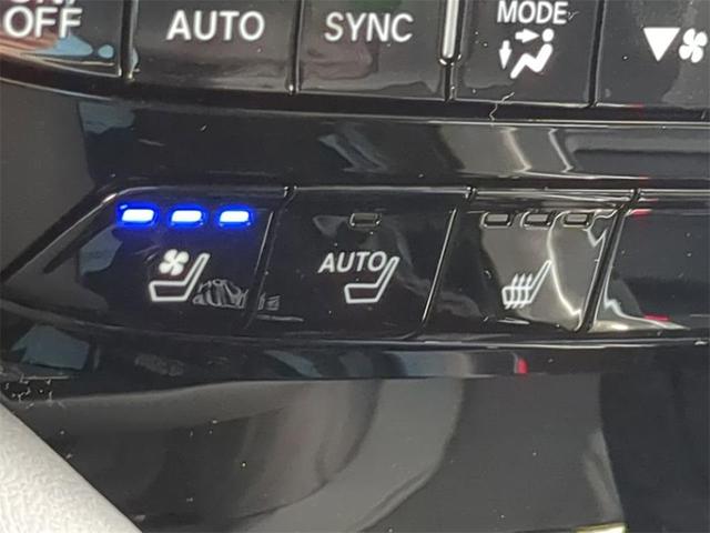 Photo of 2026 Liquid Carbon Metallic Acura MDX