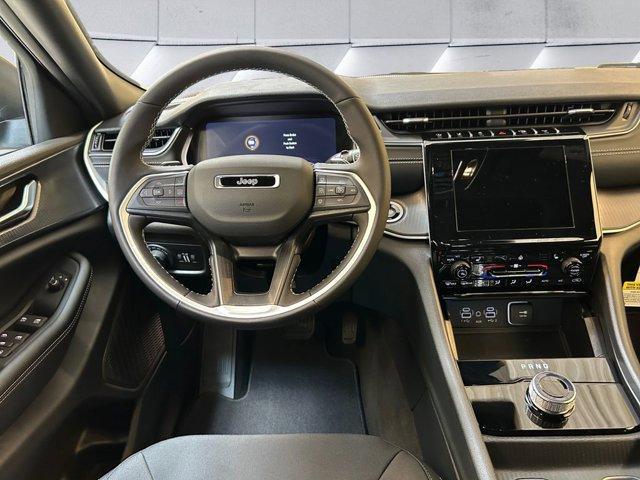 Photo of 2025 Silver Zynith Jeep Grand Cherokee