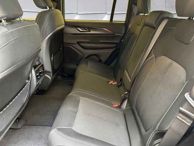 Photo of 2025 Silver Zynith Jeep Grand Cherokee