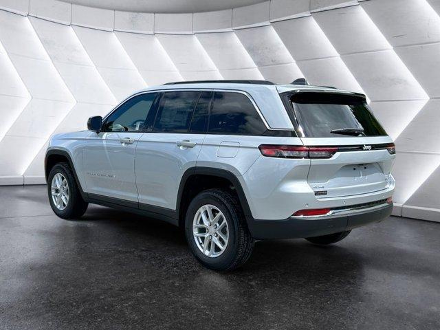 Photo of 2025 Silver Zynith Jeep Grand Cherokee
