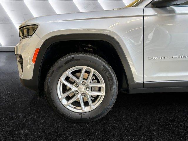 Photo of 2025 Silver Zynith Jeep Grand Cherokee