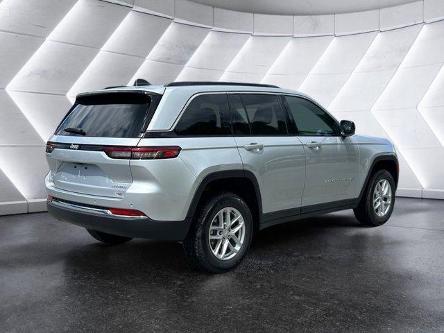 Photo of 2025 Silver Zynith Jeep Grand Cherokee