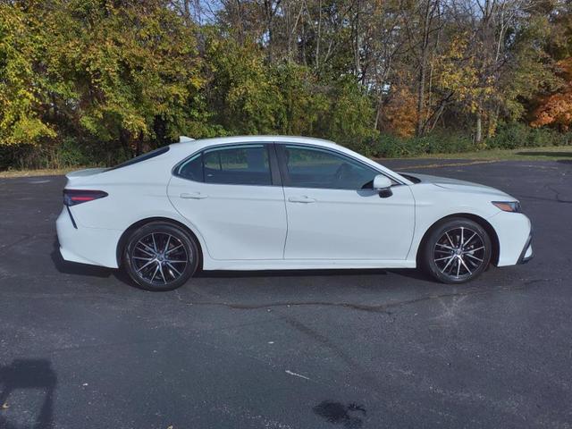Photo of 2022 White Toyota Camry