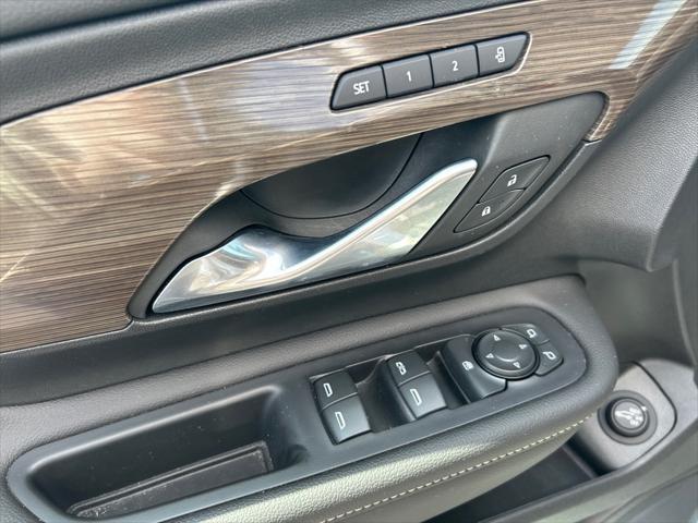 Photo of 2022 Summit White GMC Terrain