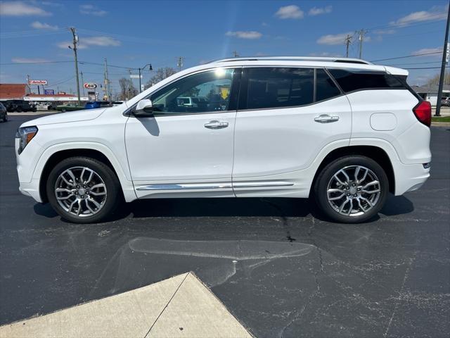 Photo of 2022 Summit White GMC Terrain