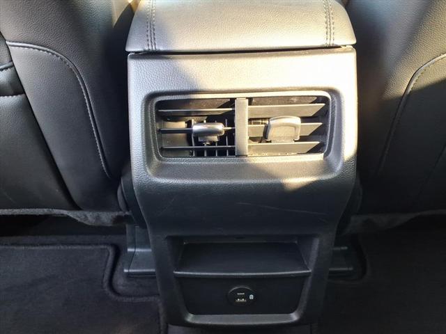 Photo of 2022 White Ford Edge