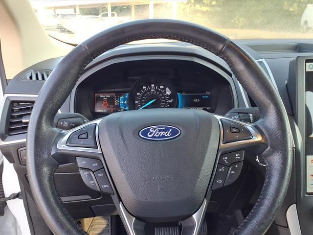 Photo of 2022 White Ford Edge