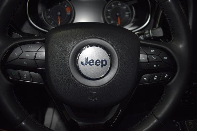 Photo of 2023 Bright White Clearcoat Jeep Cherokee